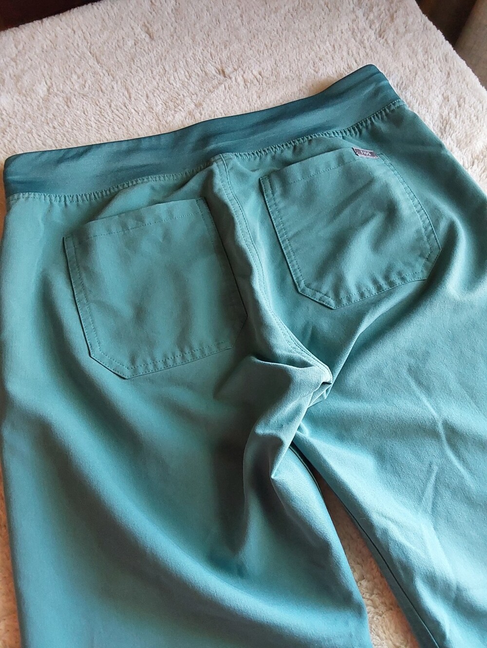 🌺 Like New Figs Tech Collection Teal V-Neck Scrub Set - Picture 5 of 12